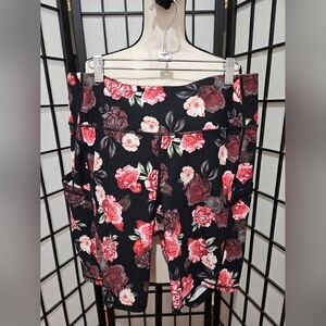 TORRID SIZE 2 (2X)  Active 8"  Inseam  Floral Bike Short With Pockets
